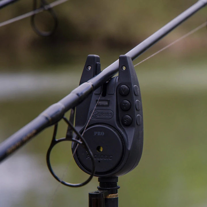 Prologic C-Series Bite Alarm Set & Bivvy Light - 3 Rod